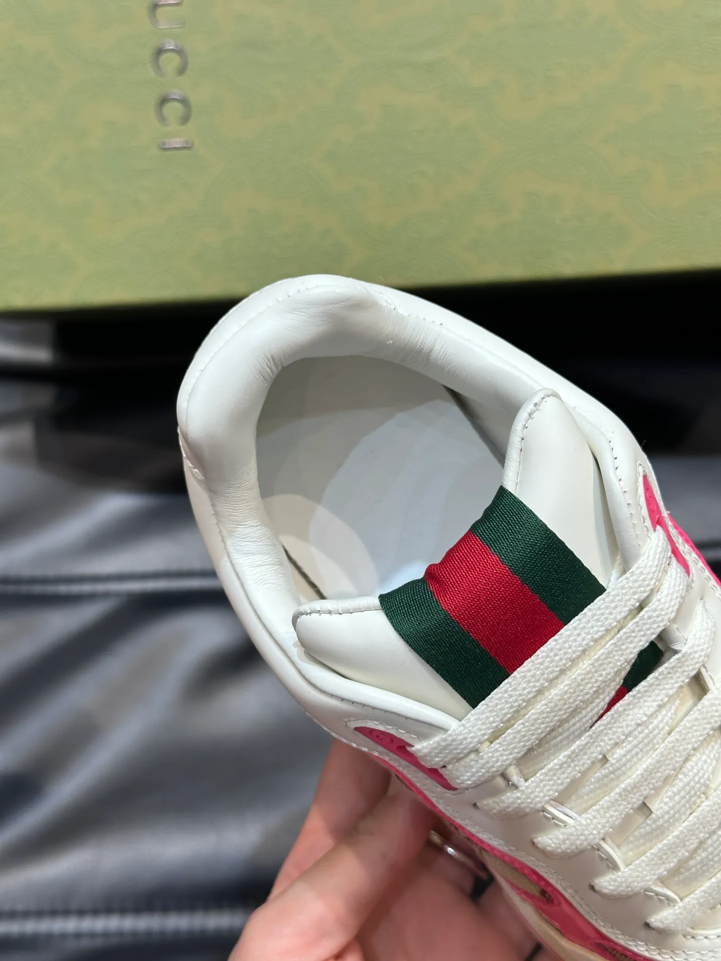 Men's shoes 💰p480 "GUCC*" Re series 👫 Couple style webbed leather sneakers, as the first sneakers created by Sabato De Sarno for Gucci, the Re-Web series reinterprets the brand's classic stripes, with bold and unique details to set off a modern silhouette design. This shoe is crafted from iconic classic GG canvas and white leather. This new sneaker is ingeniously decorated with many of the brand's classic details, and is equipped with a bright red and green webbing tongue, which will make people fall in love at first sight. Women’s size 35-39. Men’s size 38-44